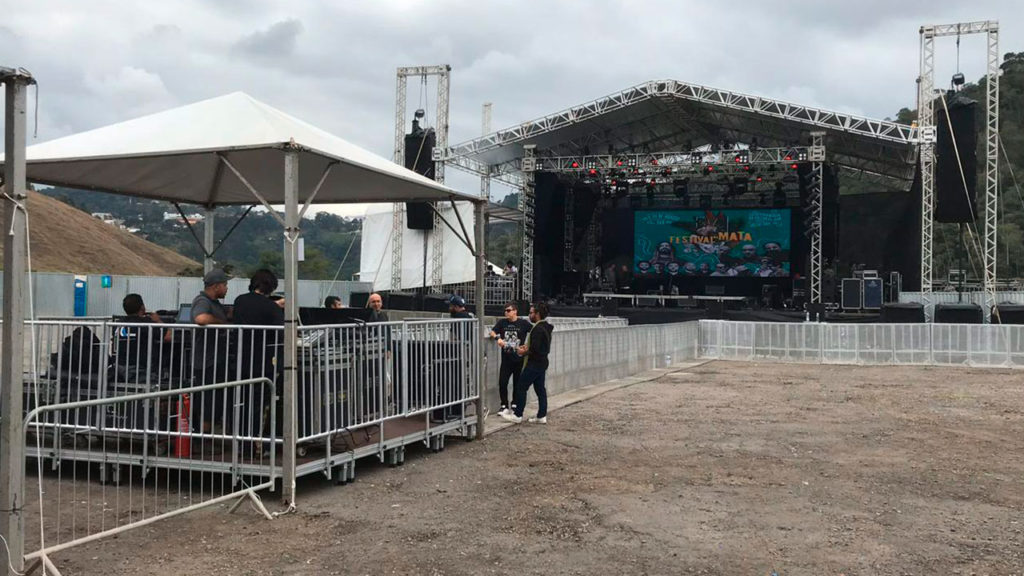 Palco com gradil